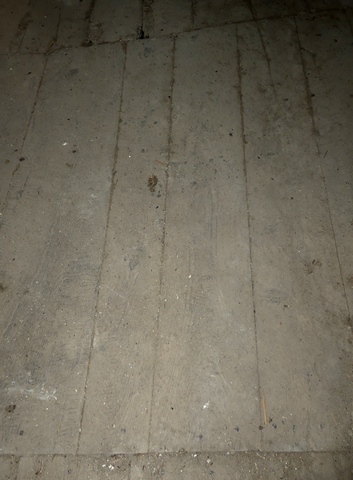 Rez-de-chaussée surélevé, cuisine. Plancher.