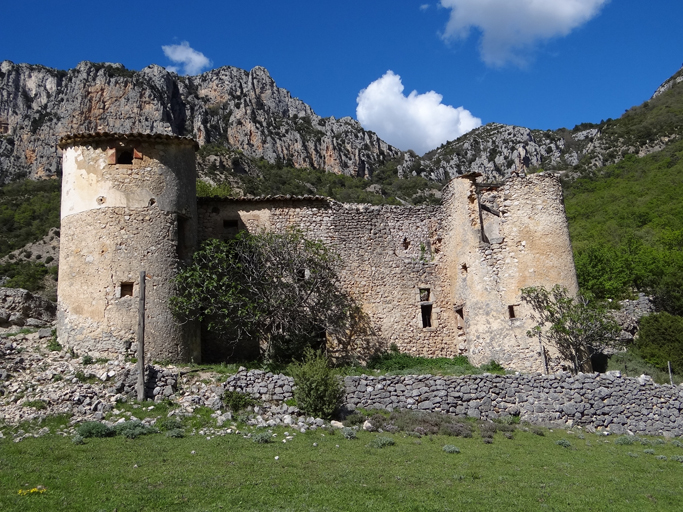 La Palud-sur-Verdon. Château de Maireste. Vue d'ensemble depuis le sud.