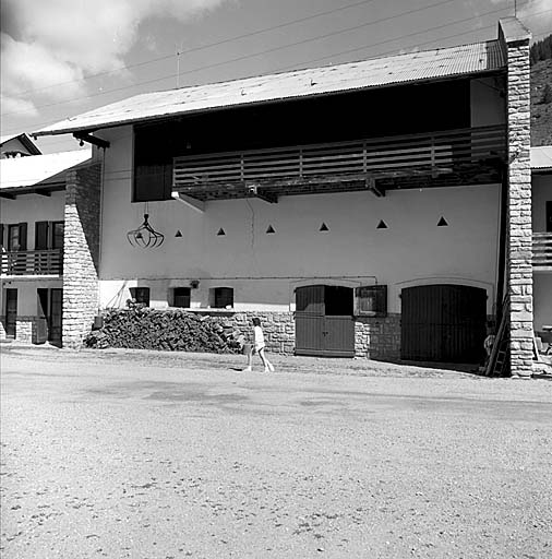 Le bâtiment d'exploitation. Façade sud.