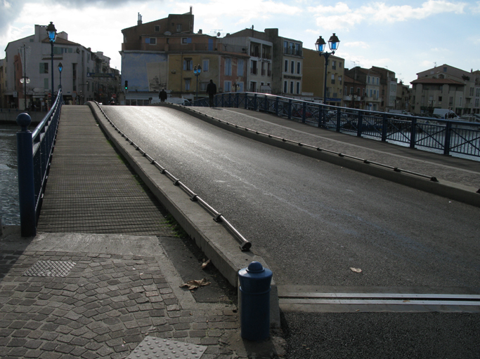 pont routier (ouest) dit pont de Baussengue ou de Ferrières, dit aussi pont bleu