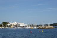 Cannes. Le port de la Croisette depuis la mer.