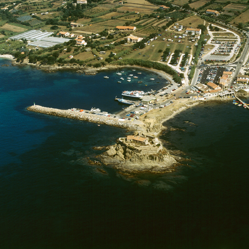 Vue aérienne prise du sud-est.