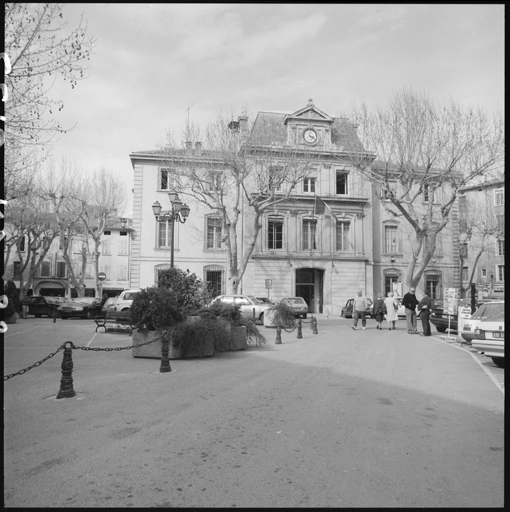 Façade sud, vue d'ensemble.