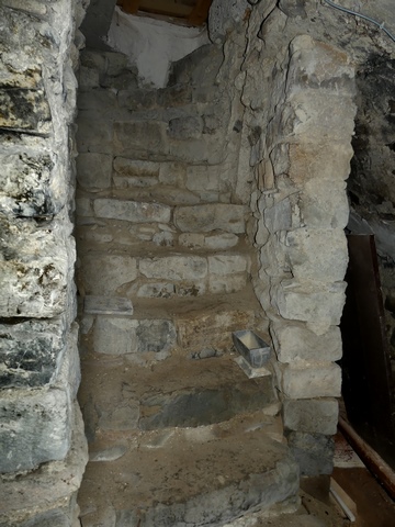 Second étage de soubassement, resserre nord. Montée de l'escalier condamné.