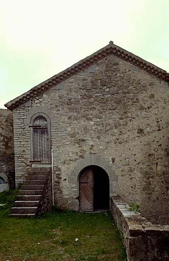 Pignon nord de la caserne.