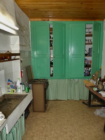Rez-de-chaussée surélevé, cuisine. Vue de volume prise de l'ouest.