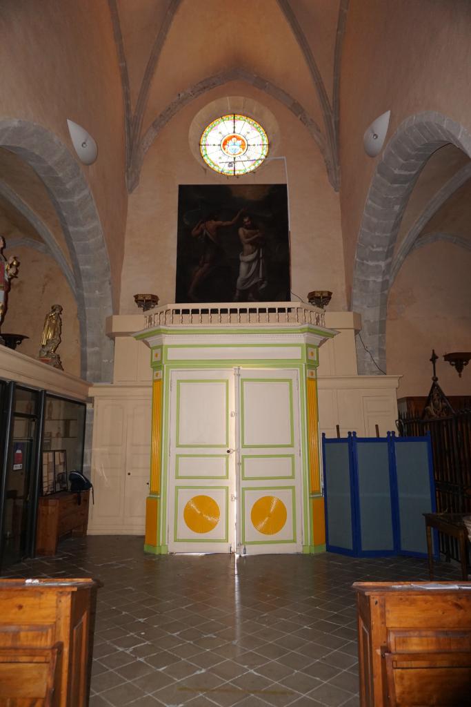 Vue intérieure du portail et de la tribune depuis l'est.