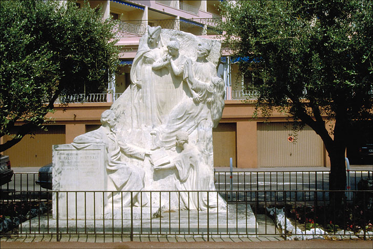 monument à Frédéric Mistral