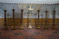 Garniture d’autel composée d’une croix d’autel et de 6 chandeliers d’autel