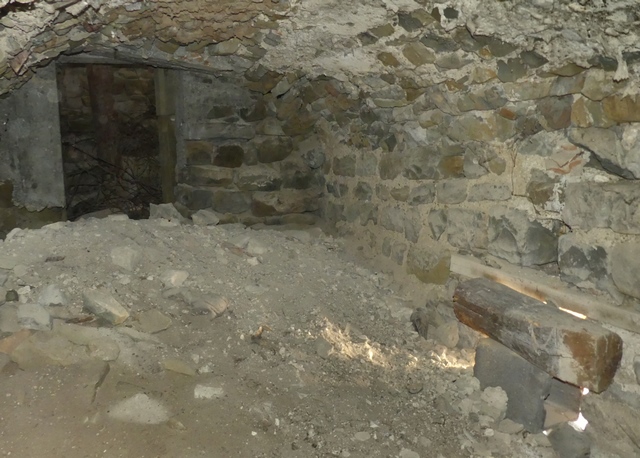 Etage de soubassement, pièce orientale. Vue de volume prise du sud.