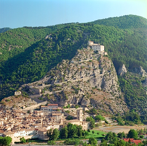 Vue générale serrée prise du sud, rampe 26, ouvrage 27 - 28.