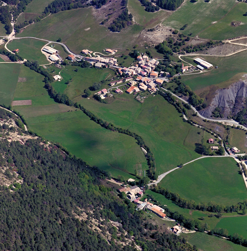 village de Lambruisse