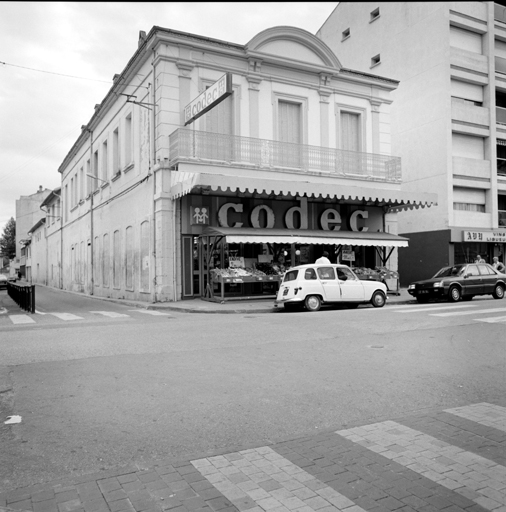 Cours Bournissac, maisons, immeuble.