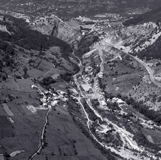 Vue aérienne prise de l'est.