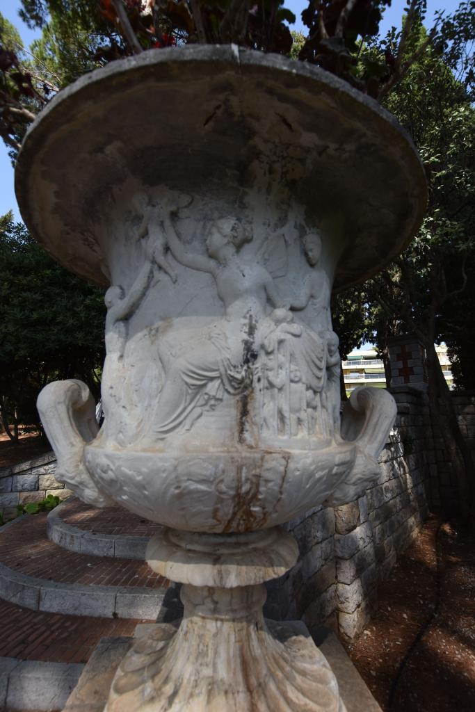 jardin d'agrément de la Villa Grimaldi dite aussi Villa Sainte-Anne, Château Sainte-Anne ou Hermitage, actuellement jardin des Résidences Château Sainte-Anne