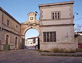 bâtiment administratif d'entreprise (entrée monumentale)