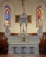 Ensemble du maître-autel : degré d'autel, autel, tabernacle, gradin d'autel, exposition, paire d'anges adorateurs