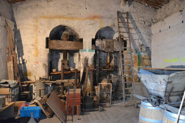 Moulin à huile, scierie à bois puis moulin à huile et ressence, actuellement logement