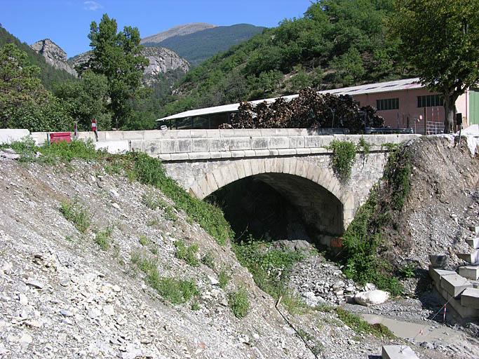 pont sur le Riou