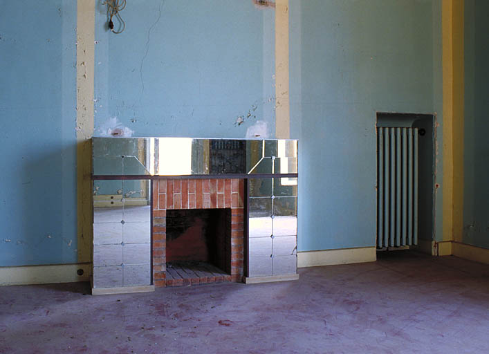 Premier étage. Chambre Ac. Côté est, cheminée.