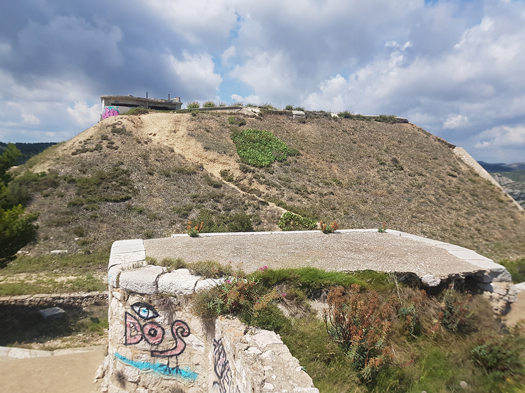 Talus du rempart, côtés sud et Ouest.