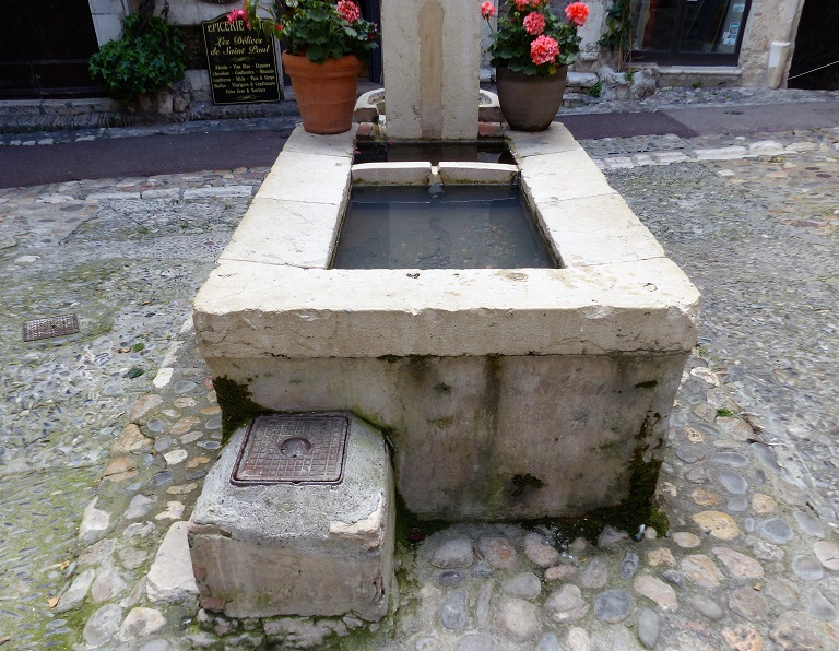Fontaine-lavoir