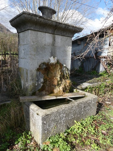 Fontaine. Vue d'ensemble.