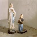 ensemble de 2 statues (petite nature) : Notre-Dame-de-Lourdes et la Bienheureuse Bernadette Soubirous