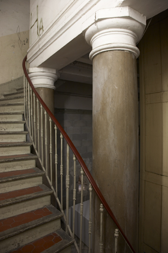 Immeuble 63, rue de la République. Première volée d'escalier.