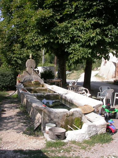 fontaine et lavoir