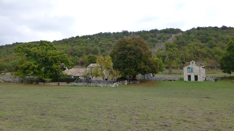 Ferme du Pré de Marthe (1841 F1 65 à 71). Jardin clos, puis enclos à gauche.
