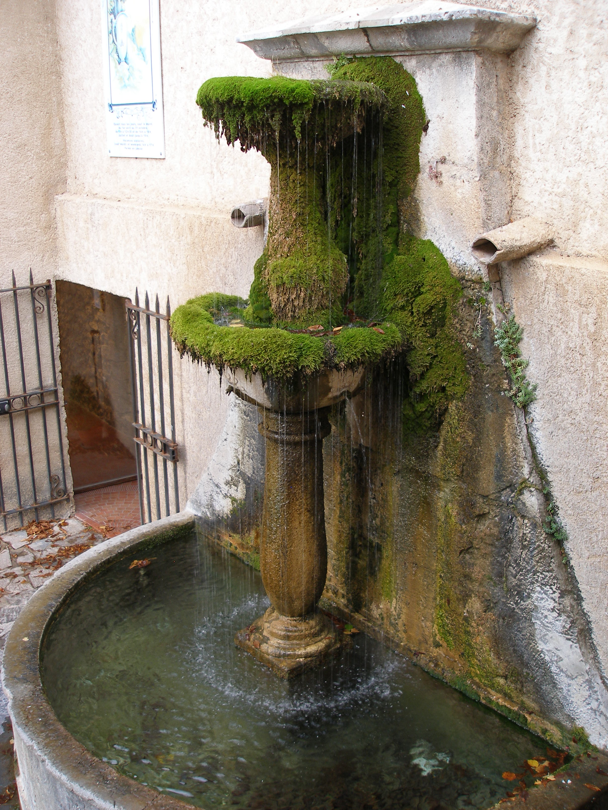 Fontaine dite fontaine du château