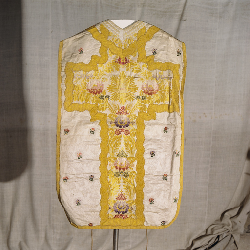 ensemble chasuble et manipule (ornement blanc) (N° 2)