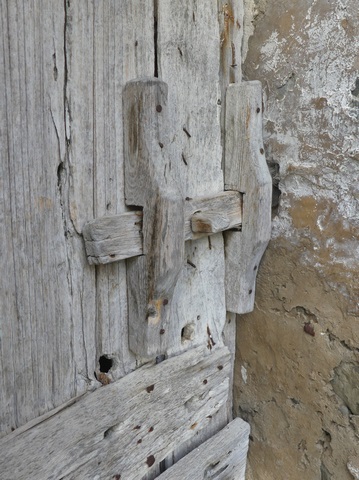 Dépendance nord. Pignon sud, premier niveau. Porte, détail du loquet.