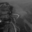 Photographie aérienne du port des Moines sur l'île Saint-Honorat, 1968.