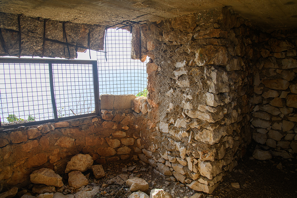 Batterie sudwall,  poste de défense fort pour mitrailleuse mieux conservé à flanc de pente, vue intérieure