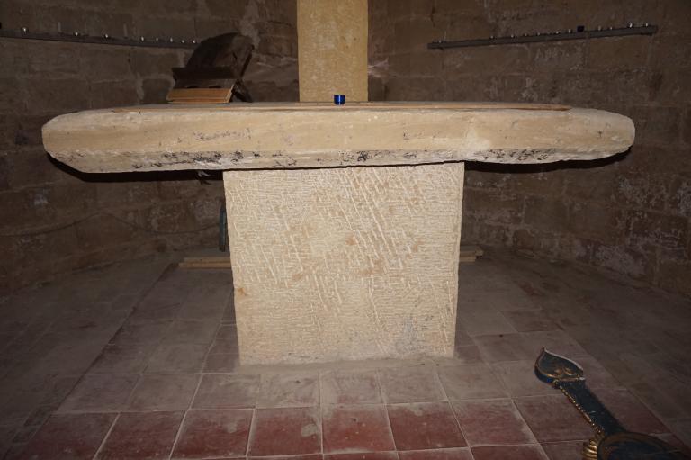 Maître-autel (autel table)