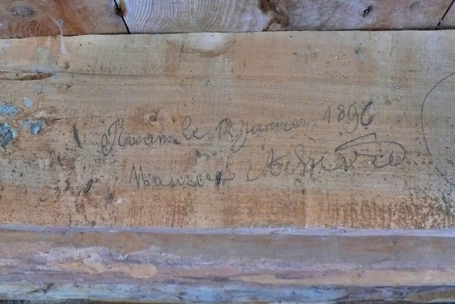 Solive avec inscription : "Rosans le 12 janvier 1896 Maurice Achard".