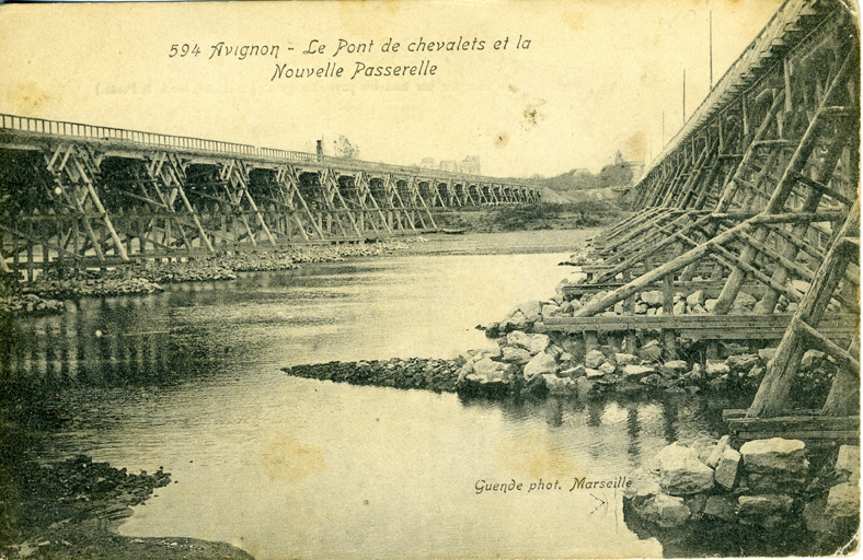 pont de bois d'Avignon dit aussi pont de chevalets ou pont Bonaparte
