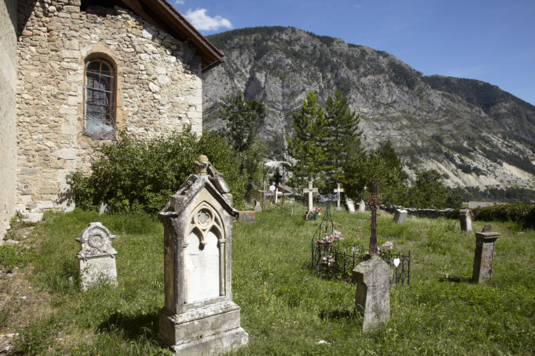 Vue du cimetière depuis le sud-ouest.