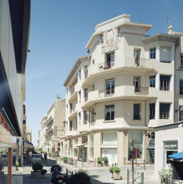 Immeuble dit Le Palais des Sirènes, Immeuble. 109 rue Jean-Aicard. Saint- Raphaël. (IVR93_00008300008VE) - Inventaire Général du Patrimoine Culturel