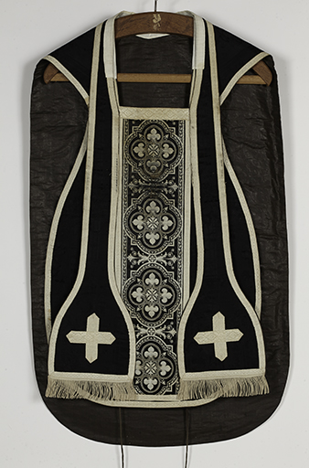 Chasuble, étole, manipule, bourse de corporal (ornement noir n°2)