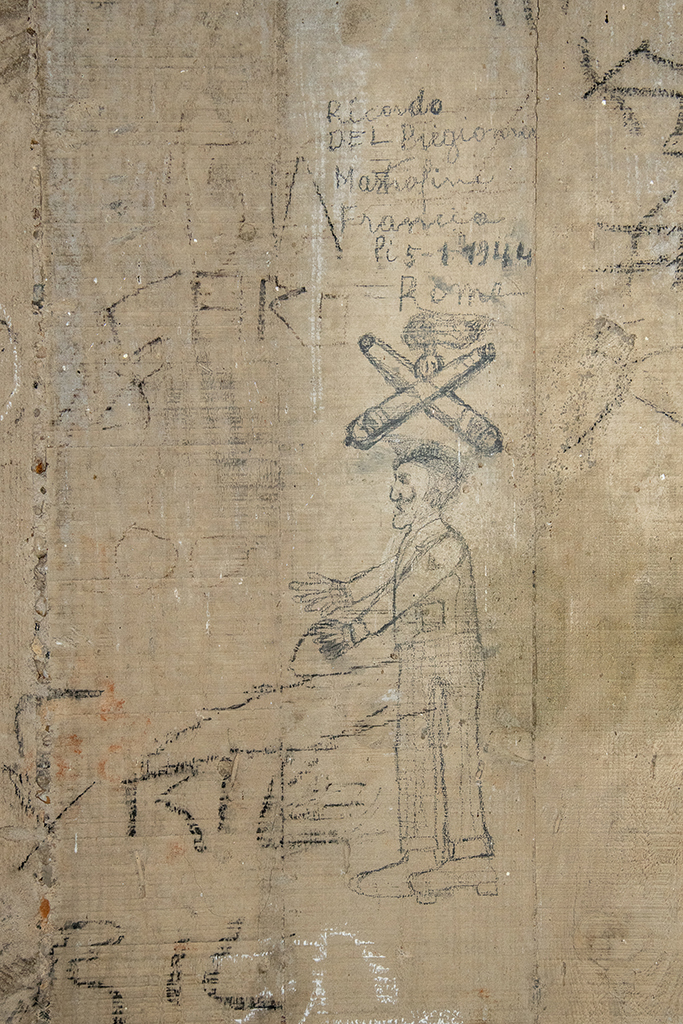 abri-soute enterré indépendant d'une cuve, intérieur, détail de graffiti figuré daté 1944