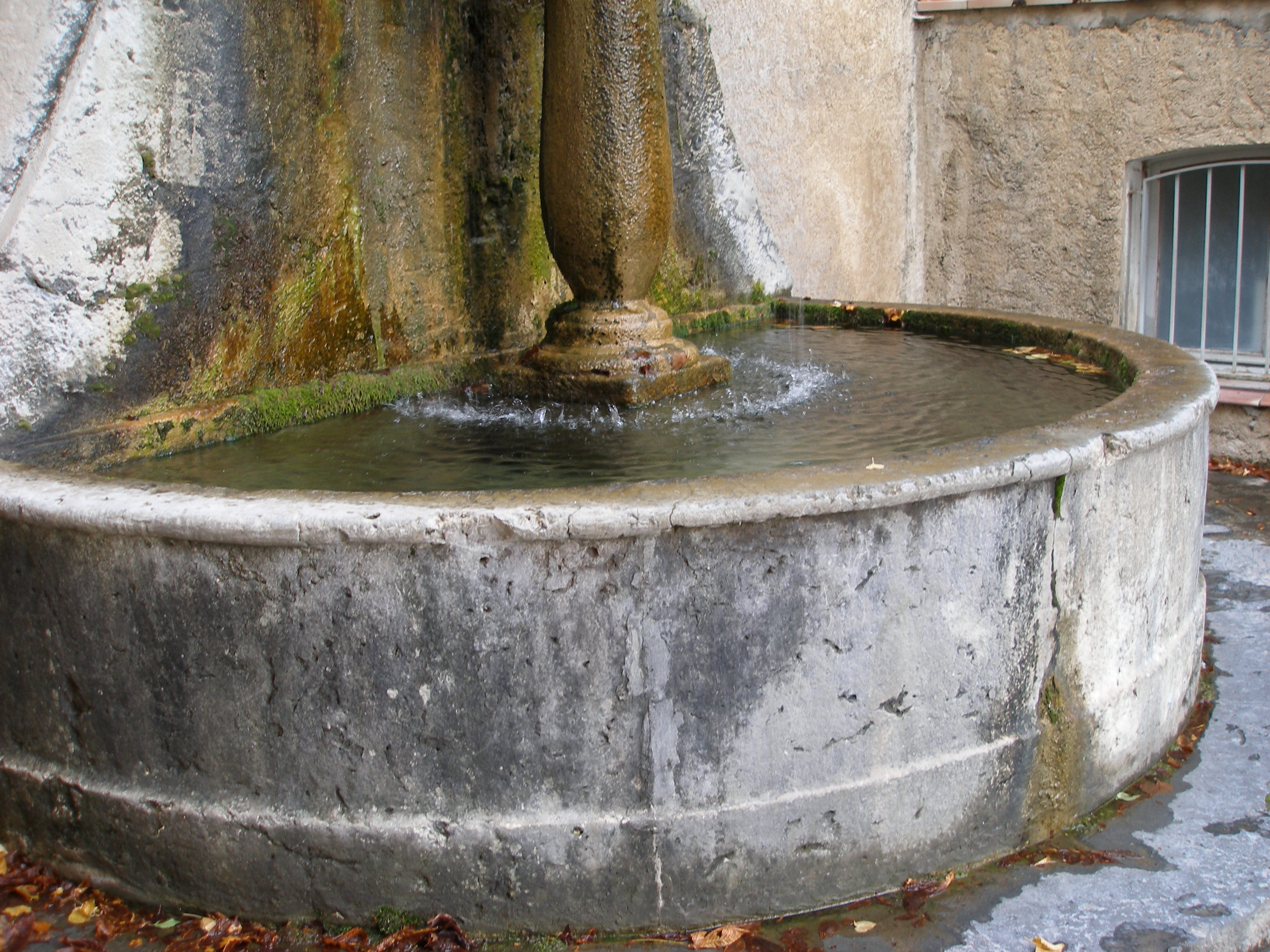 Fontaine dite fontaine du château