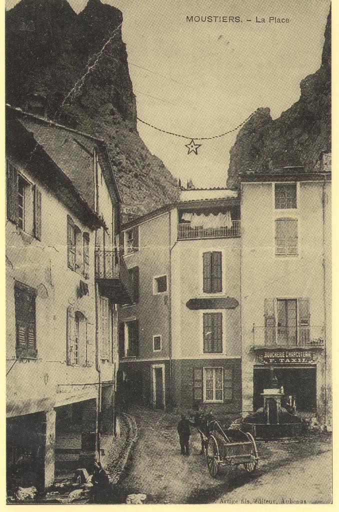 fontaine et abreuvoir de la place du marché, dite aussi fontaine du couvert