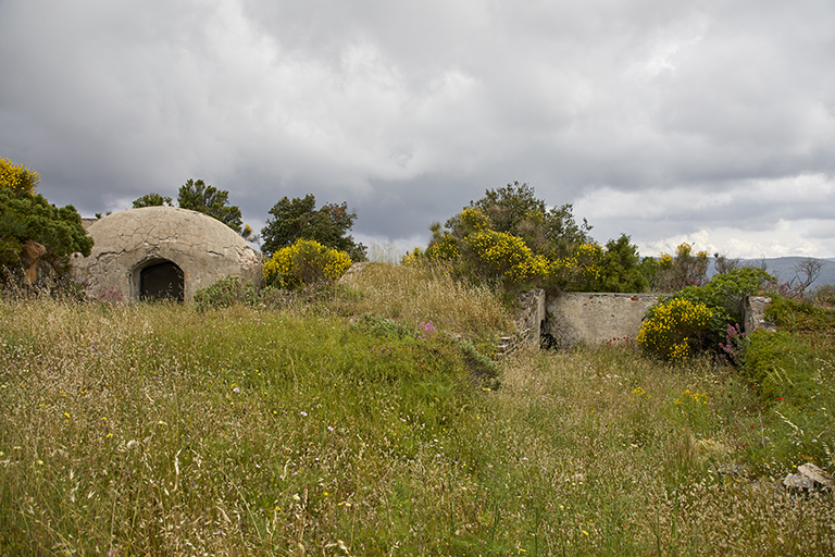 Abri de combat, traverse et plate-forme d'artillerie de la branche droite de la batterie