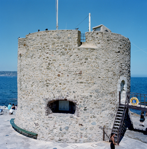 Tour d'artillerie en front de mer de l'enceinte milieu XVIe s dite du Portalet.