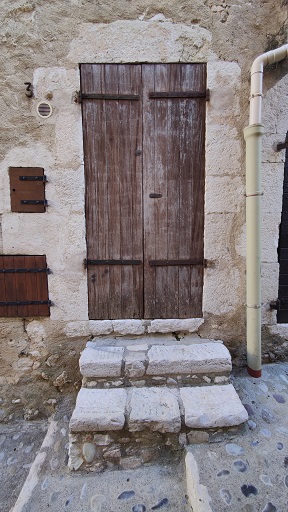 Elévation nord, premier niveau. Porte du logis.