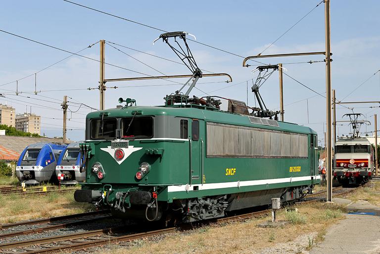 Matériel de transport ferroviaire : locomotive électrique BB 25660 appartenant à la série des BB 25500