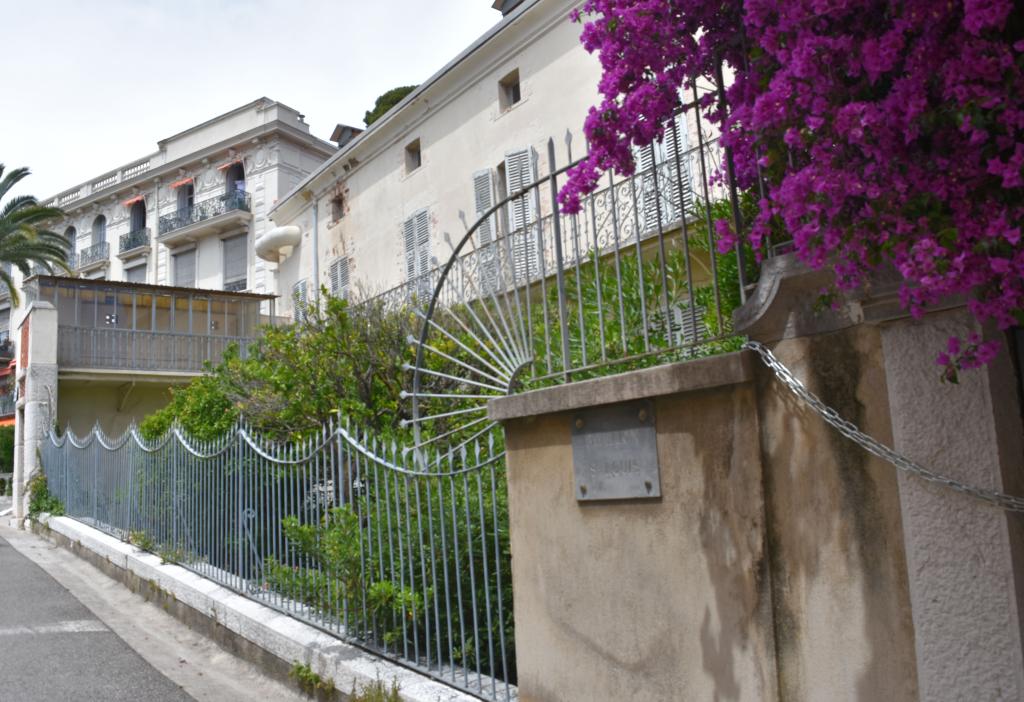 couvent et pensionnat du Saint-Sacrement, appelé aussi Pavillon Saint-Louis ou Villa Marie-Joseph, puis maison de retraite Saint-Charles, actuellement sans affectation